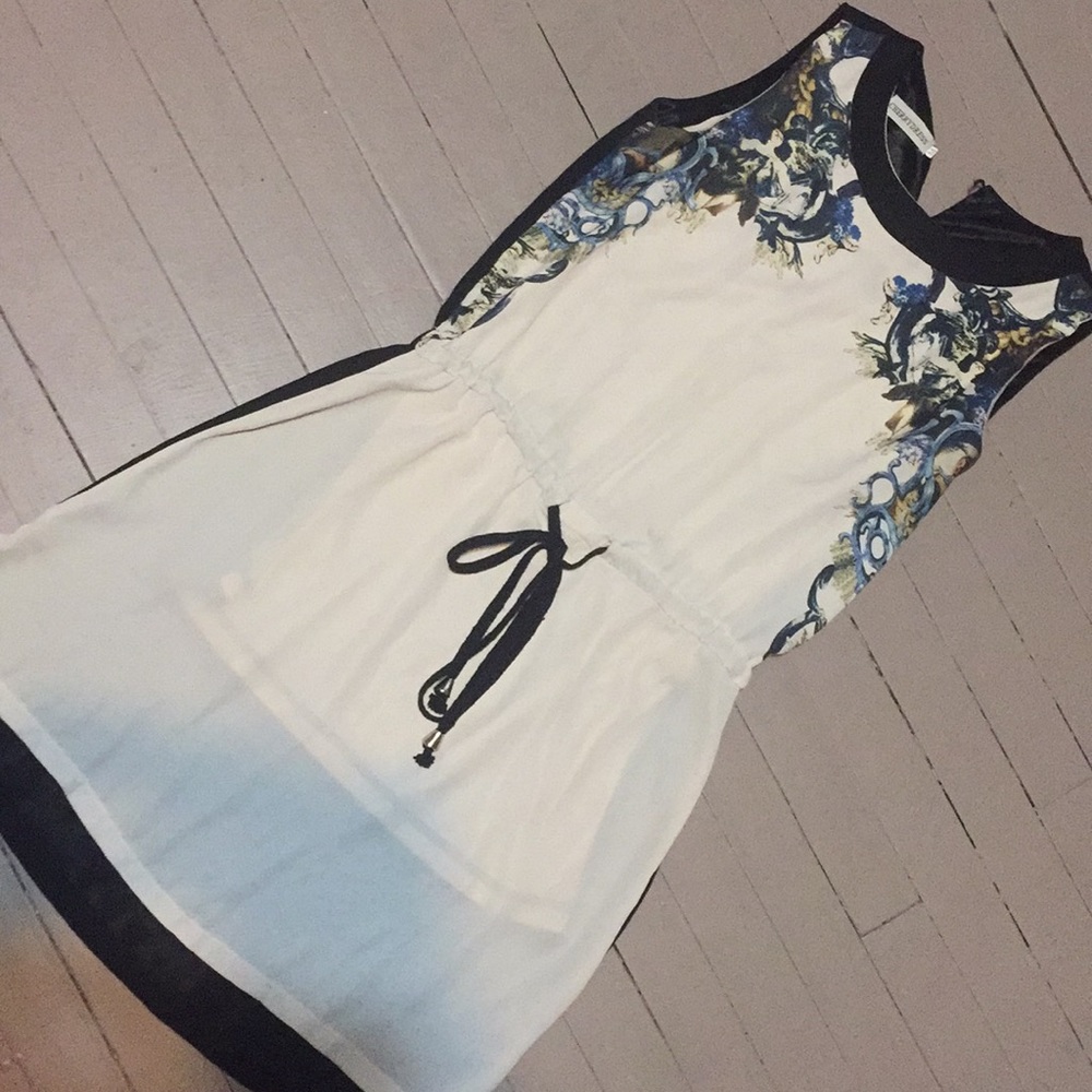 Pretty mini dress or tunic